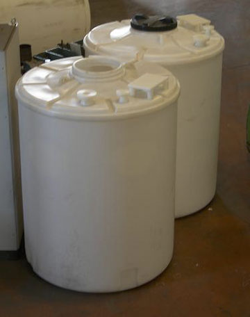 serbatoio da 2000 litri in polietilene rotazionale monoblocco resistente a molti 
   prodotti chimici, idoneo ad uso alimentare