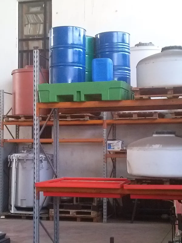4 fusti compatta su scaffalatura