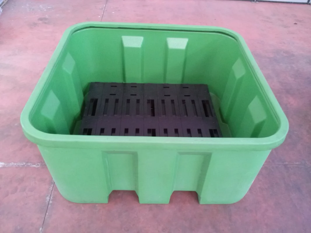 con pallet sul fondo
